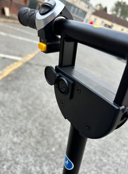 eFOLDi Lite handlebars with new charging port