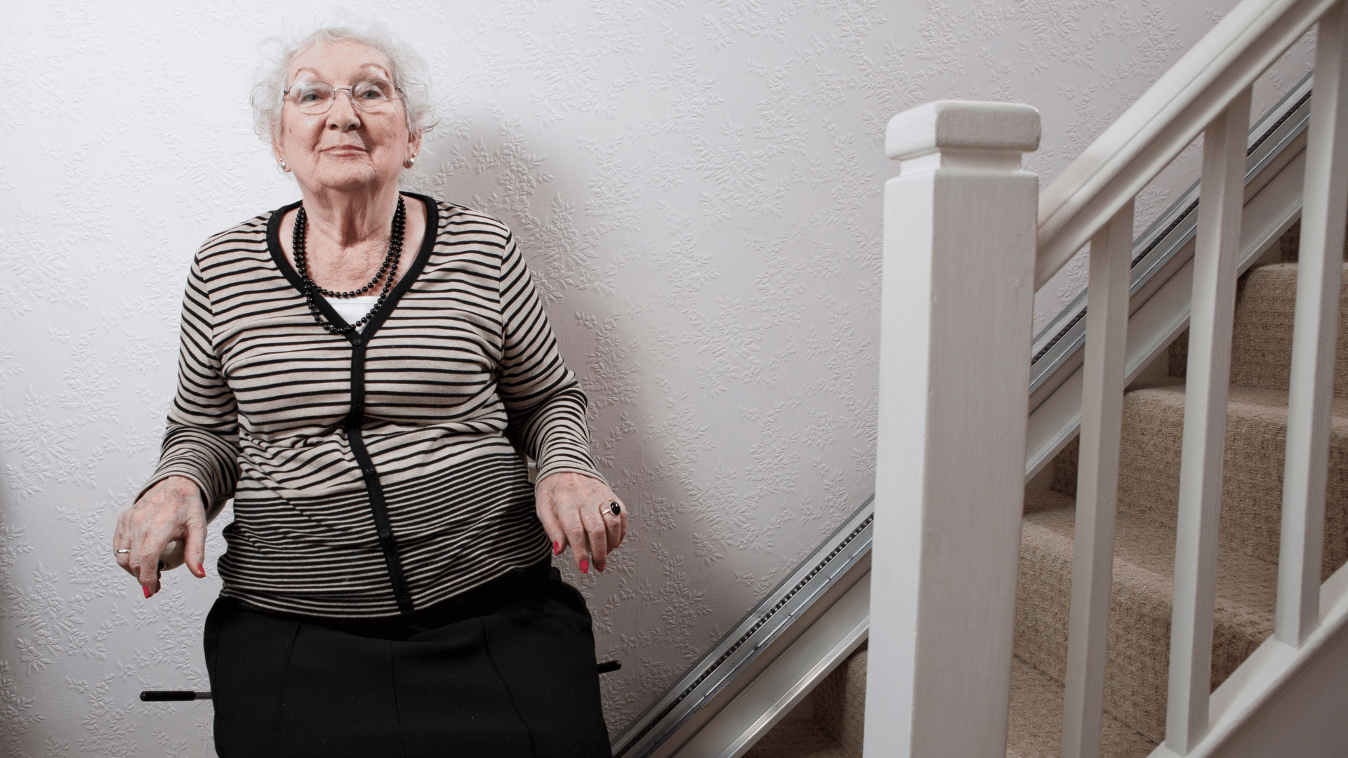 Straight vs Curved Stairlifts: Which Do You Need?